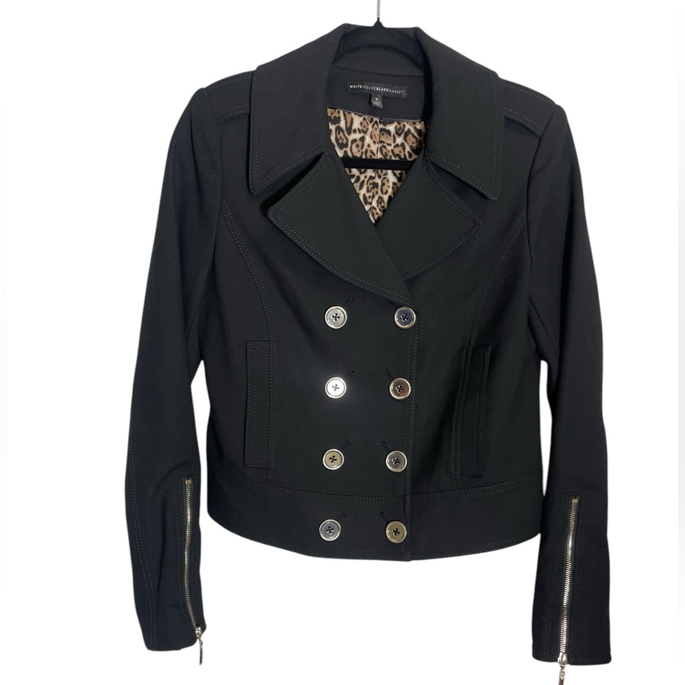 White House Black Market blazer size Small black cropped jacket w/pockets 🖤